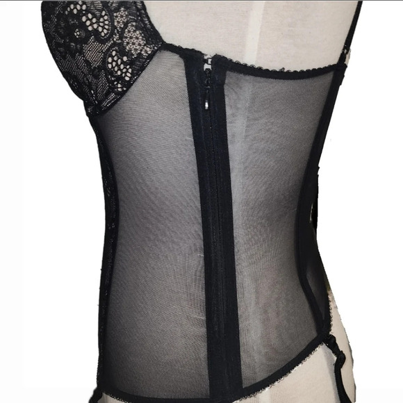 Designer Collection by Victoria’s Secret - Garter Corset Lingerie - 32B - Picture 5 of 8